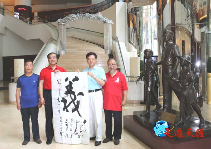 15 左起：出席香港文化节的关新刚、王大高、朱正明等大陆嘉宾.JPG