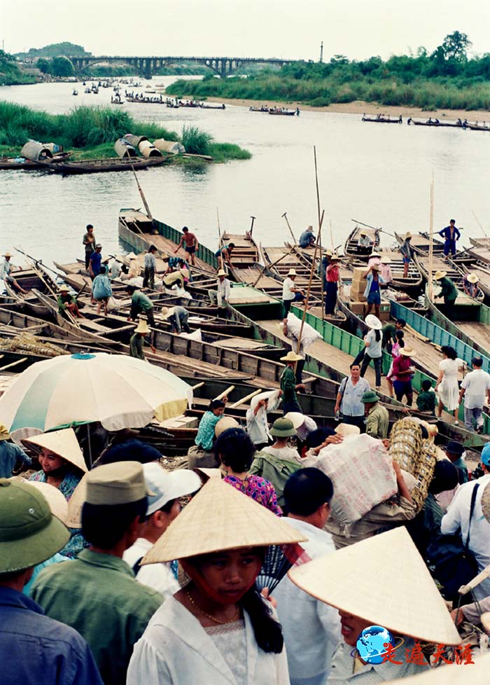 1 上世纪九十年代初，在中越边界的北仑河，用2元人民币渡河，就可到达对岸的越南.JPG