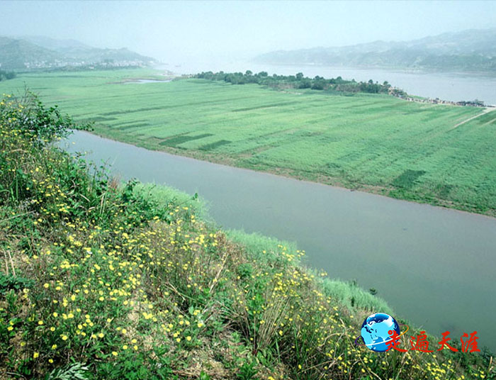 5 长江三峡大坝坝址三斗坪，摄于1985春.jpg