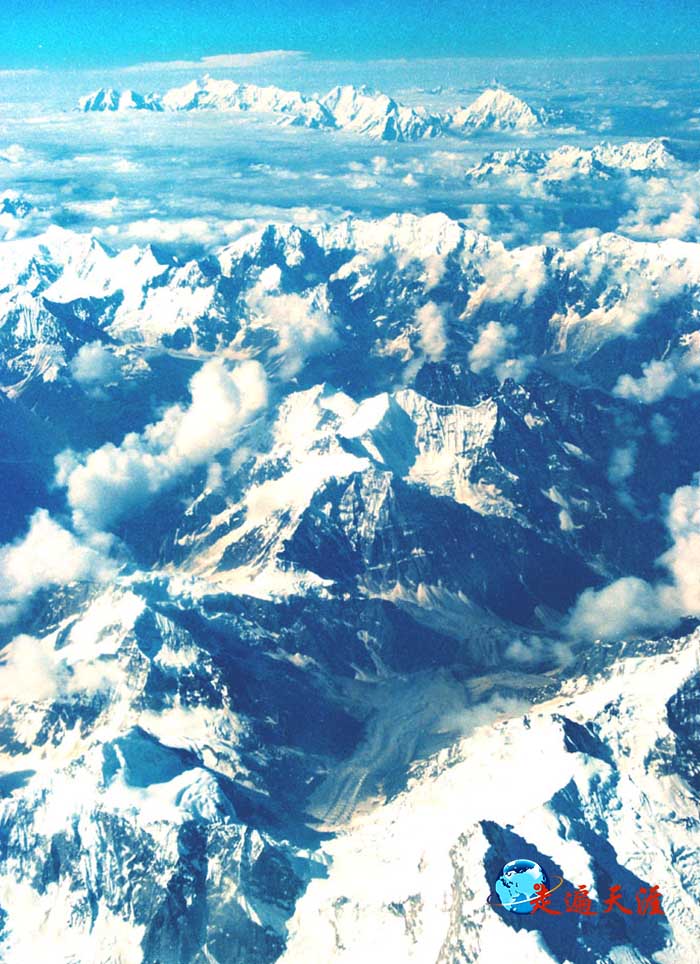 1 喜马拉雅雪峰，向人们展示万年冰川，讲述千年往事.jpg