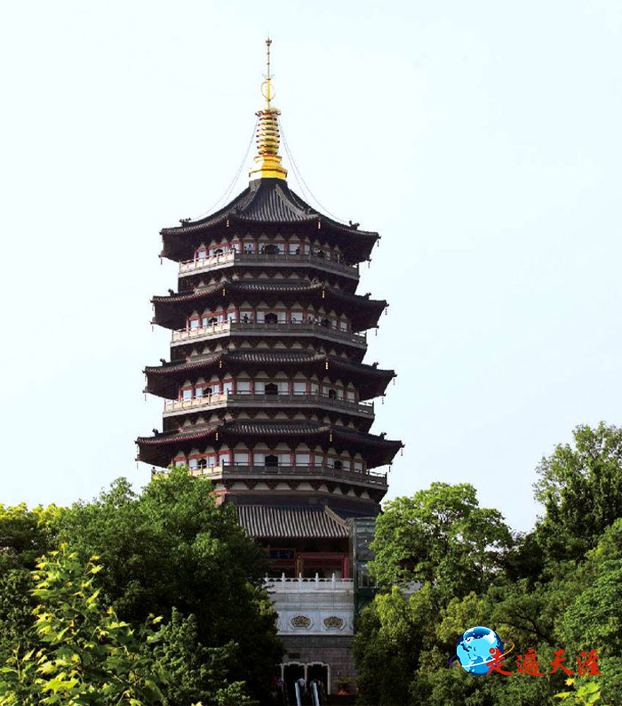 07 西湖之滨的雷峰塔高71.9米，用280吨铜，铸就了钢骨铜身，成为杭州又一标志性建筑.jpeg