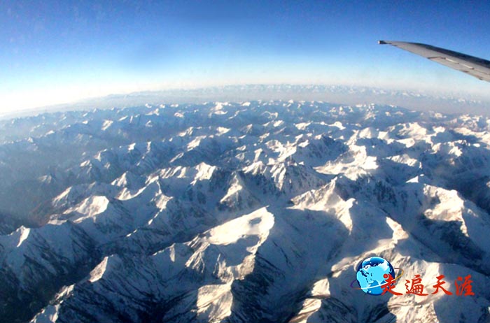 1 新疆察布查尔锡伯族自治县，深藏在层层叠叠的天山雪峰环绕之中.JPG