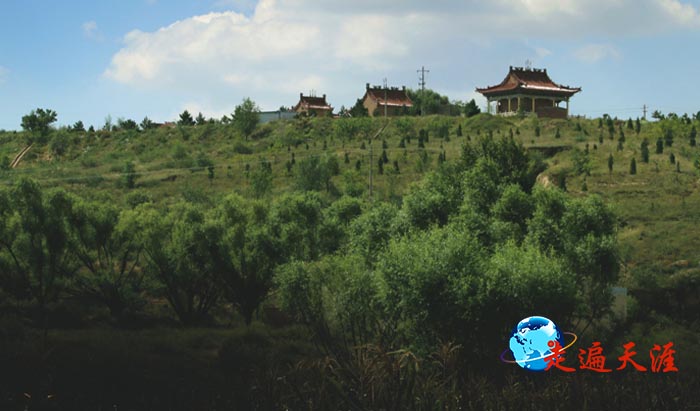 6 陕北榆林，古长城一侧的凤凰山关帝殿.JPG