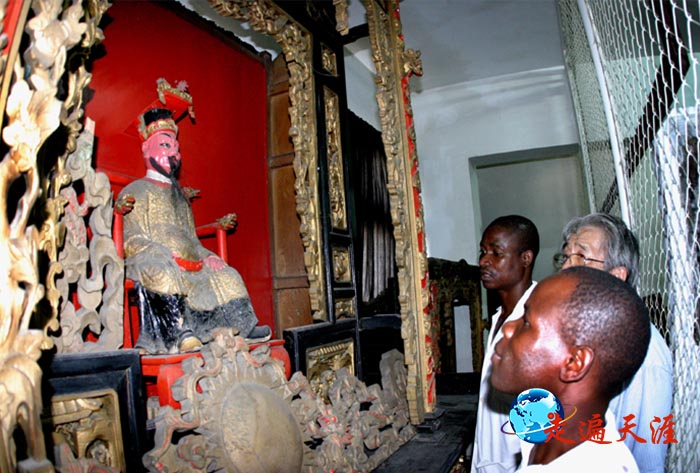 3 深藏在莫桑比克国家艺术博物馆地下室的首都关帝庙神龛.jpg
