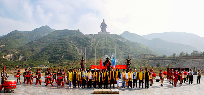 黄河东岸、中条山下，隆重举行关帝圣像迎送仪式.jpg