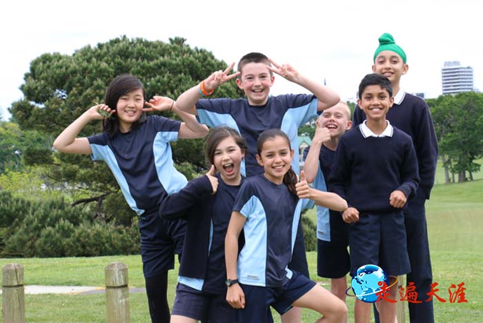 9 新西兰奥克兰中学的孩子们.JPG