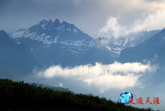 1 安第斯山脉尽头的乌斯怀亚雪峰.JPG